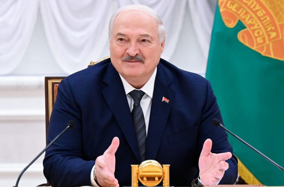 卢卡申科硬怼美国！30年前力挺中国，如今直言“谁也遏制不了”
 
据塔斯社12月