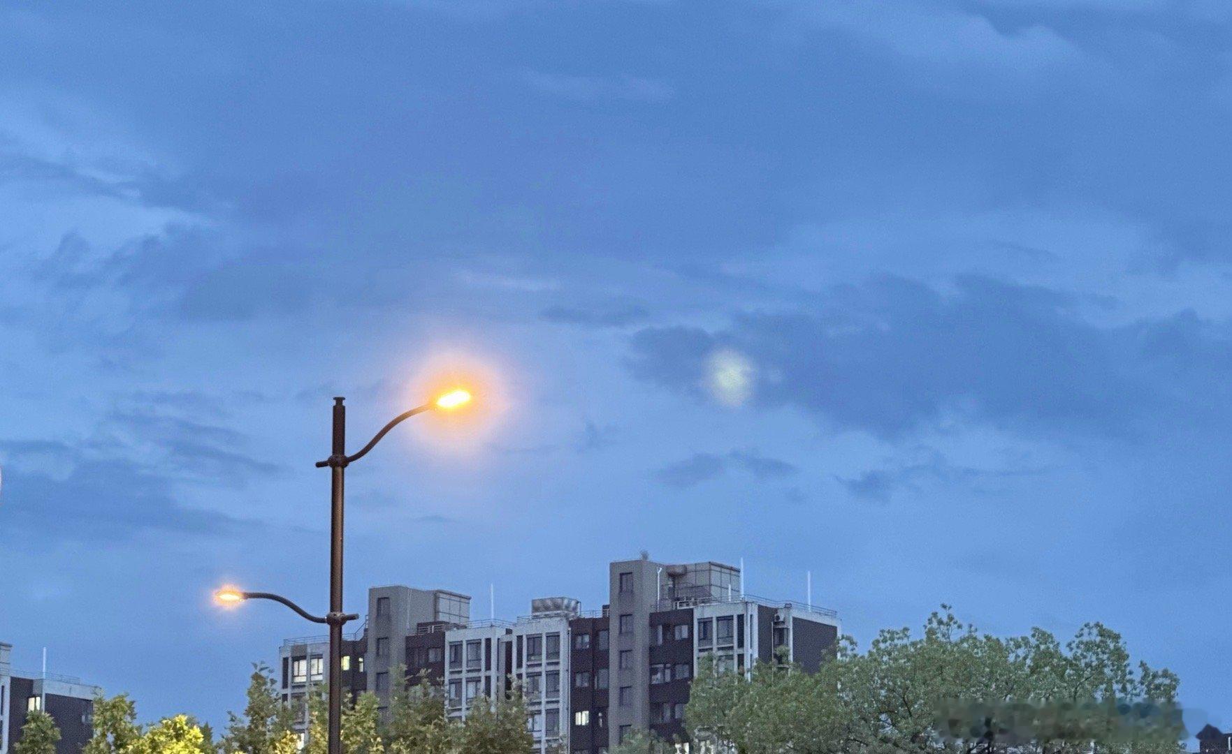 暴雨过后的天空。 