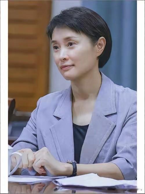 吴越说：“我这辈子就谈过一次恋爱，如今54了，单身，没孩子，定居上海。好多人替我