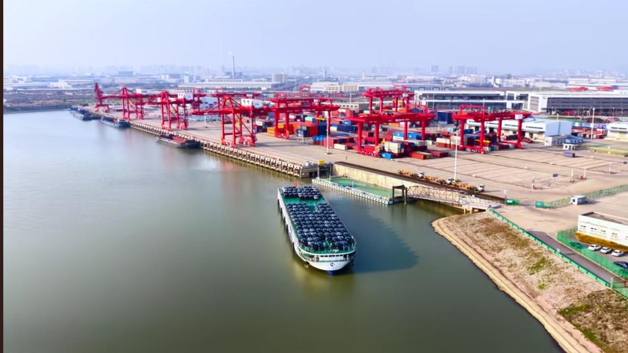 比亚迪合肥基地制造的汽车在合肥装船运往国外！

在合肥的上派港一辆满载着比亚迪的