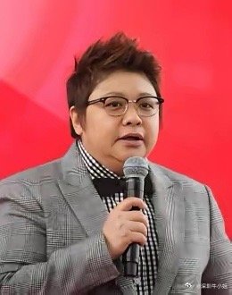 韩红啊韩红，你要真没钱就别捐了吧，这1000万一捐，你那200多个小孩得勒紧裤头