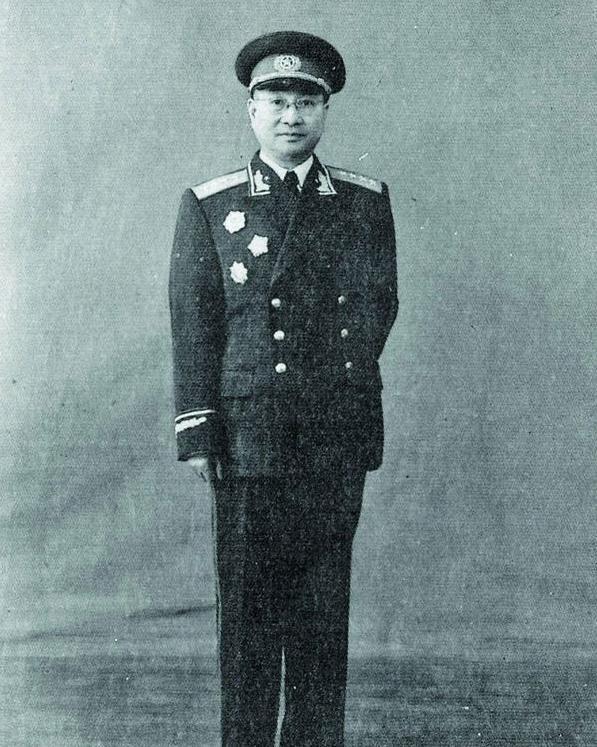 1961年陈赓去世，毛主席得知消息后流泪对田家英说，他不应该如此早离开我们！
