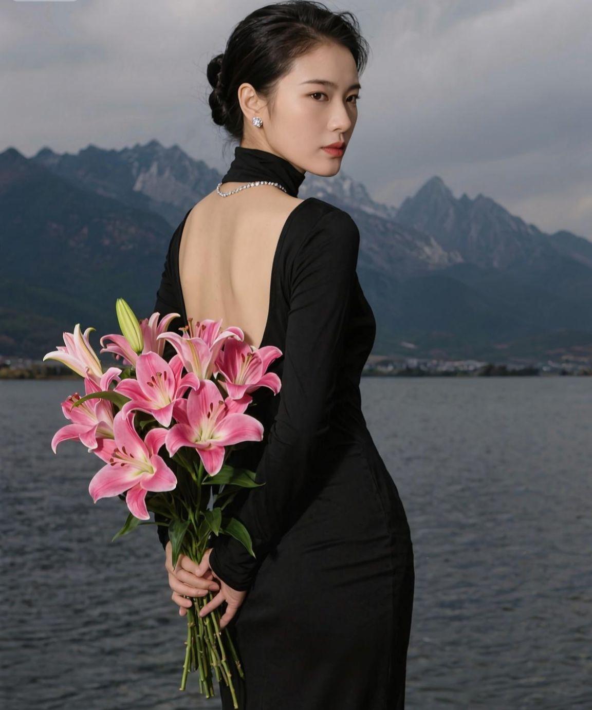 那些没说出口的话，都变成了藏在身后的花。