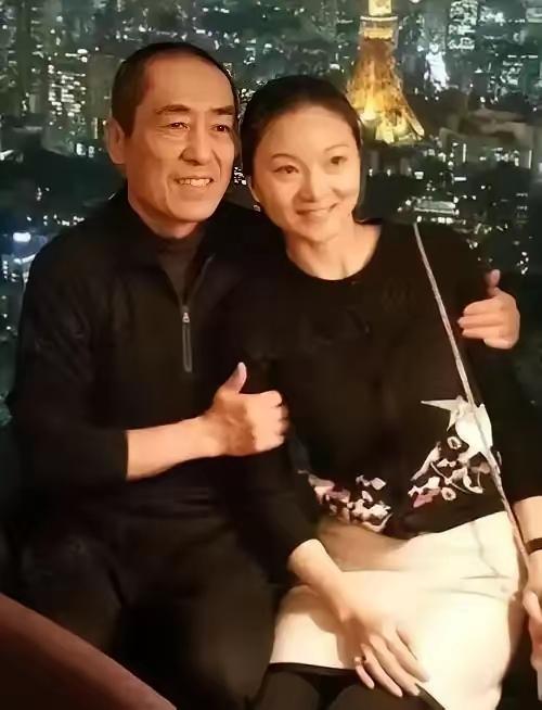 1999年，18岁的陈婷正在上课时，突然感觉一阵恶心呕吐，同桌问她：“你怎么啦？