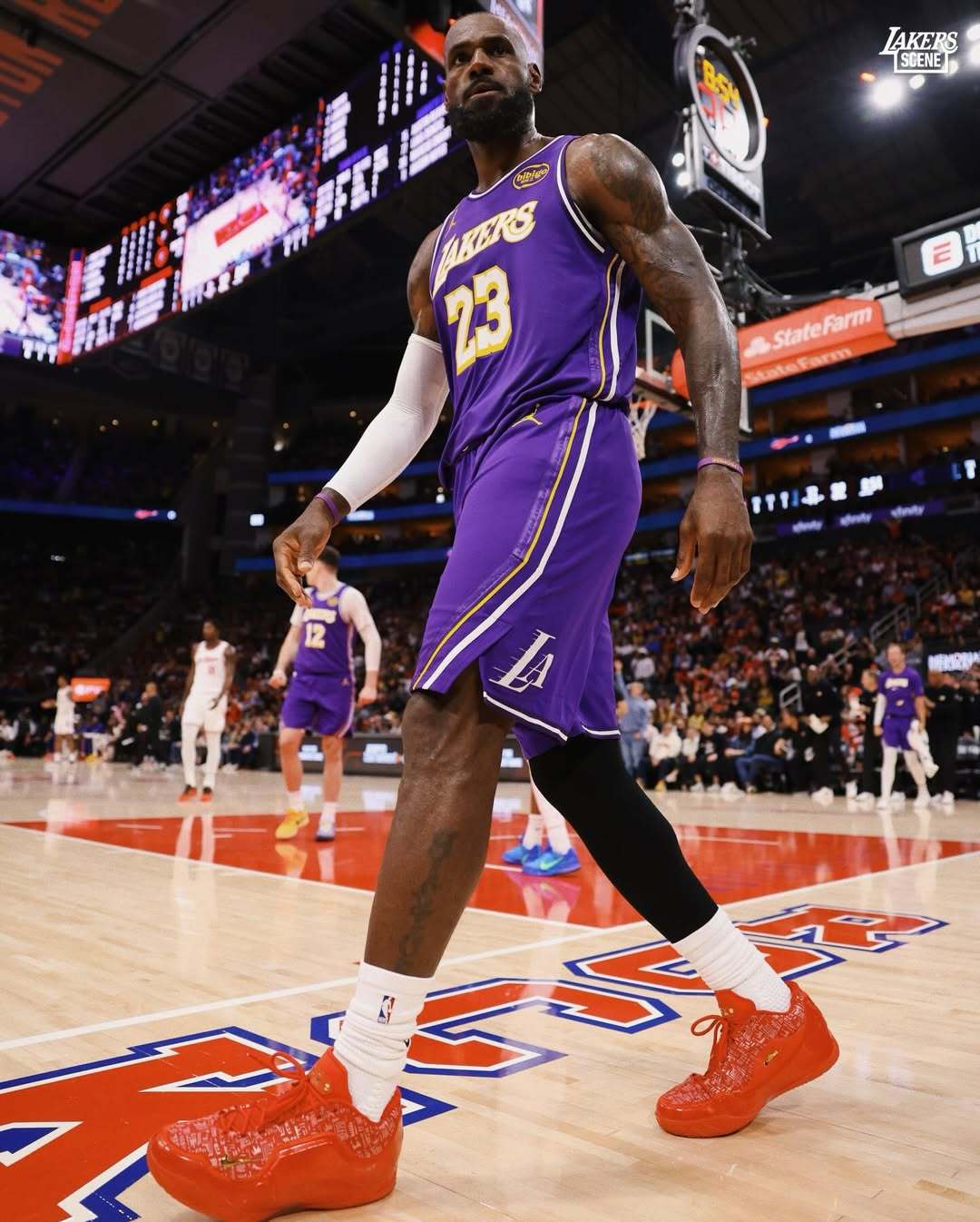 詹姆斯今天以92.9%的命中率得到30分，成为自2003年3月的奥尼尔以来，首位