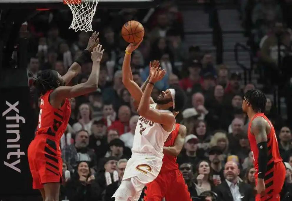 阿伦40+17+4帽创生涯新高 开拓者111-130负骑士吞5连败 杨瀚森0+1