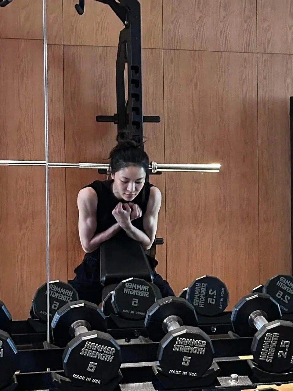 钟楚曦这种要怎么练出来啊！！！被这种力量感迷死了 