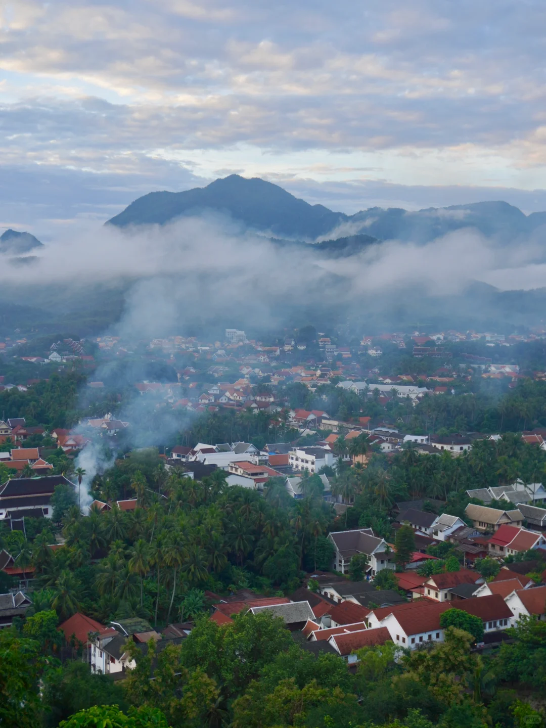 欢迎来到穷鬼天堂，“摆烂”之都琅勃拉邦！
