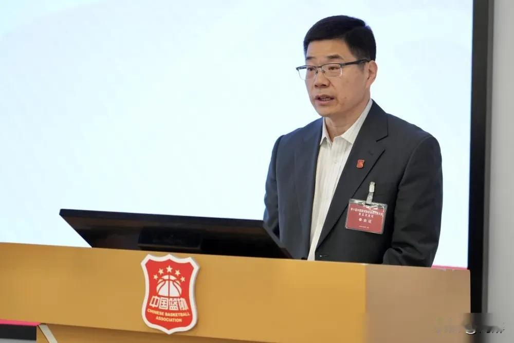 男篮亚运会止步四强，输得难堪又无奈；
女篮同样被挡在四强之外，输得惊愕又痛惜。