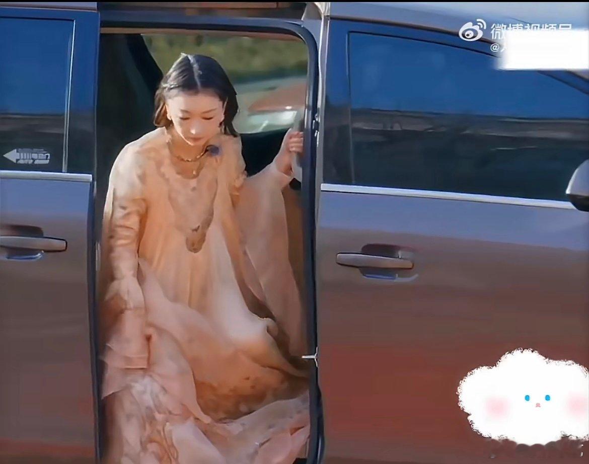 高叶 周冬雨三金到哪里都是三金 被高叶的夸奖狠狠圈粉！对周冬雨的认可毫无保留，三