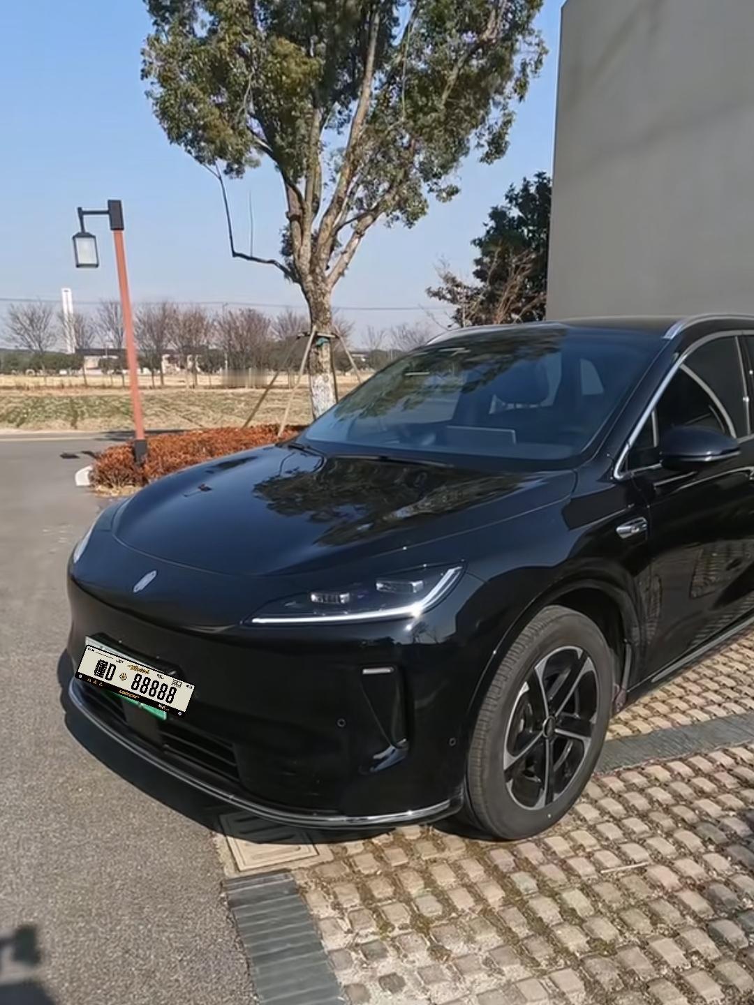 尚界H5是华为五界中的最后一界，和上汽合作的中型新能源SUV。去年9月份上市，四