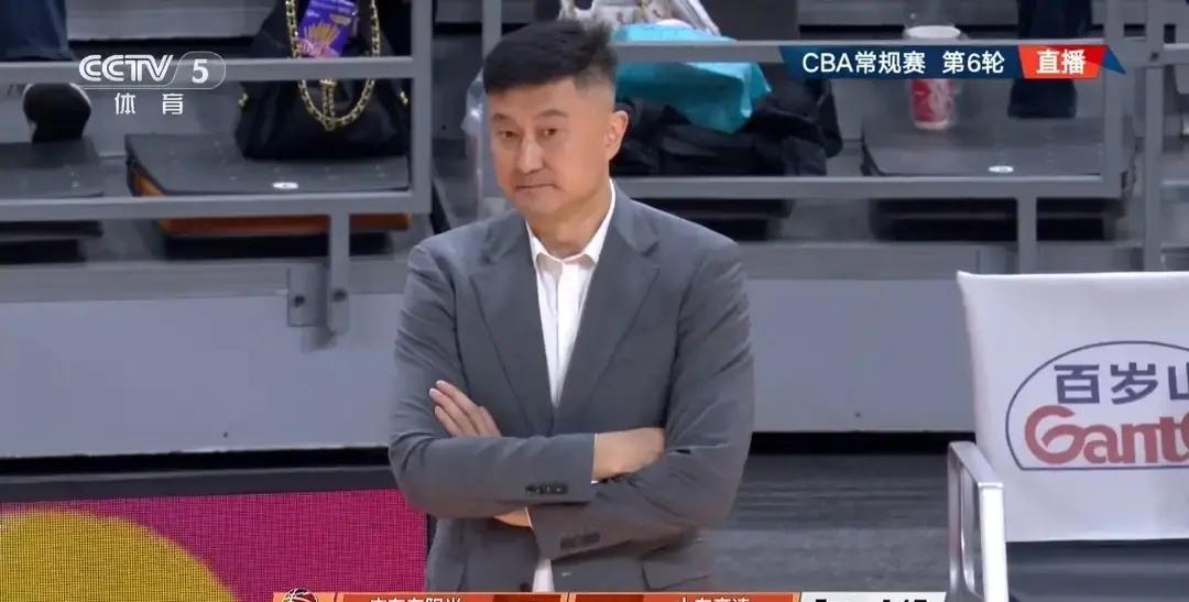 广东这场赢球，可能比输球更让人担心。
 
94比88险胜山东，徐杰拿下22+5+