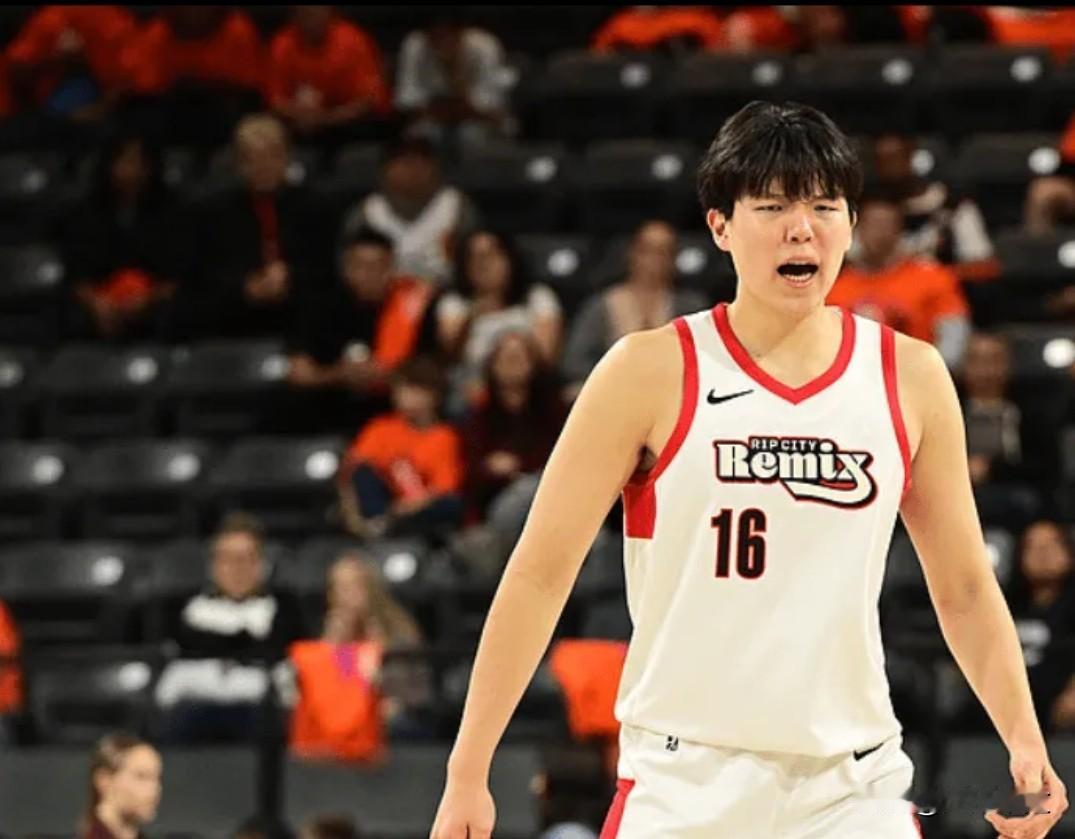 杨翰森率队大逆转！终于打上球了，由于长时间没有比赛，杨翰森上场效率不算太高，还好