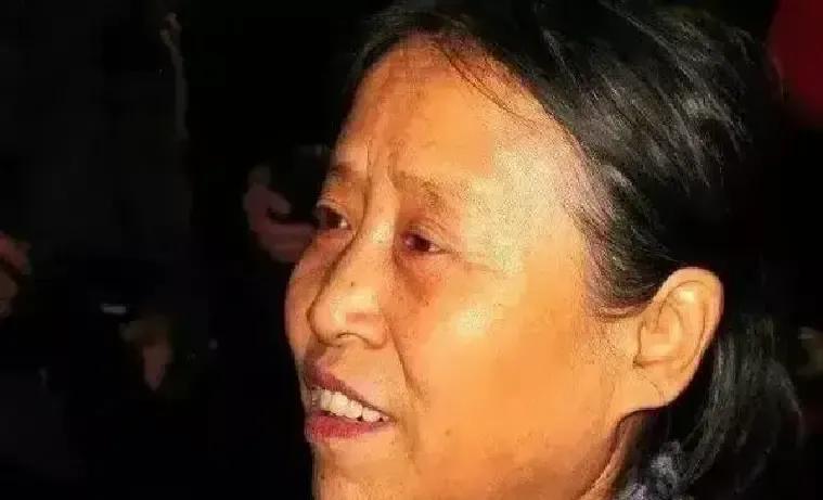 吴献忠1968年冲到抚顺插队，清华后来递来门票，她一句“我要扎根”把门摔上。
1