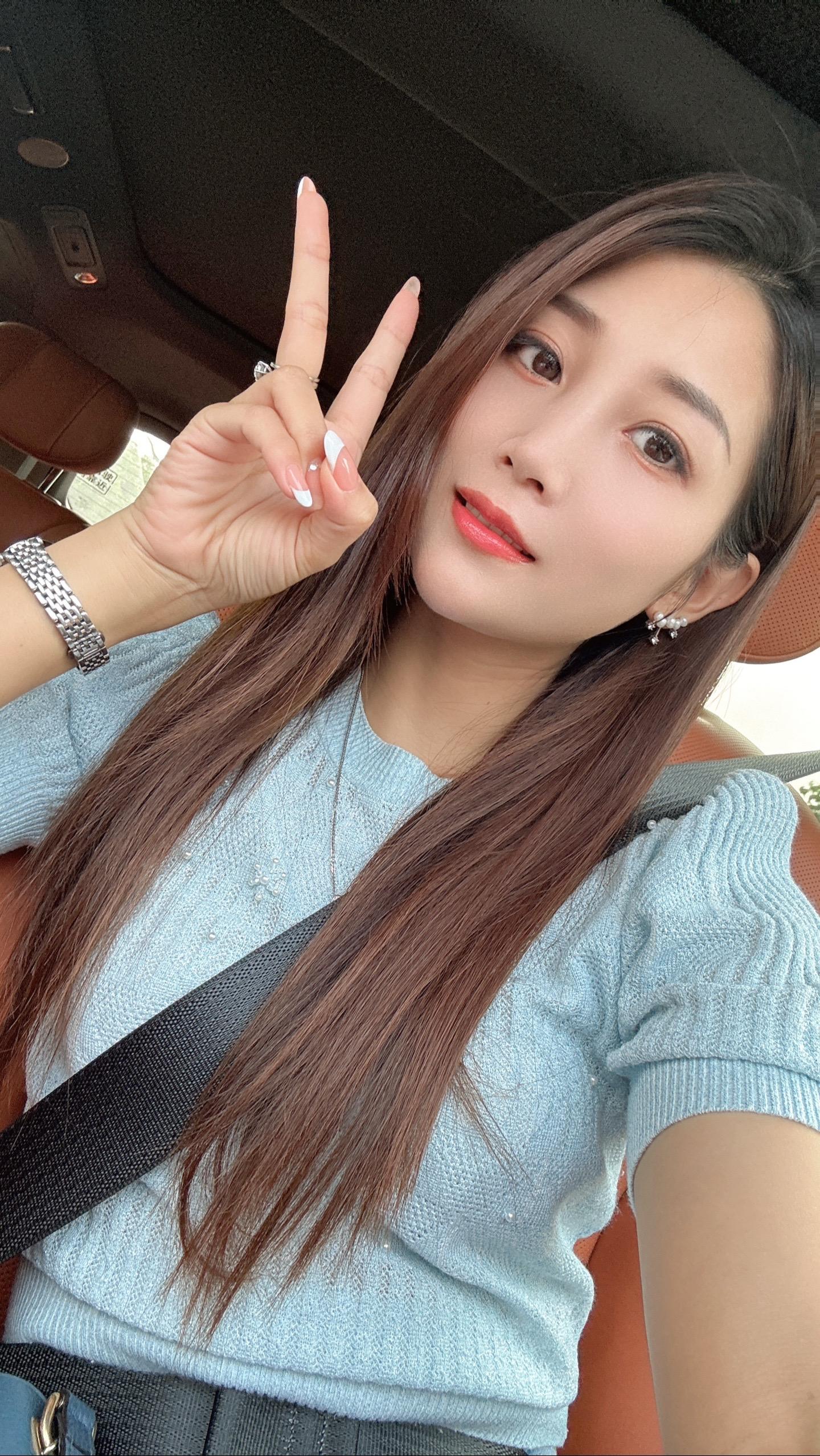 如果可以我想从你叫什么名字开始认识你，可惜我已不再当年幼稚的女孩