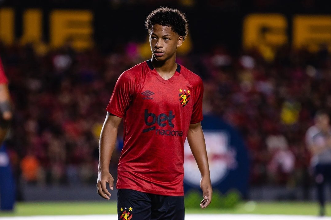 累西腓体育的17岁中场球员泽·卢卡斯是拜仁在巴西考察的球员之一，球探对他评价很高