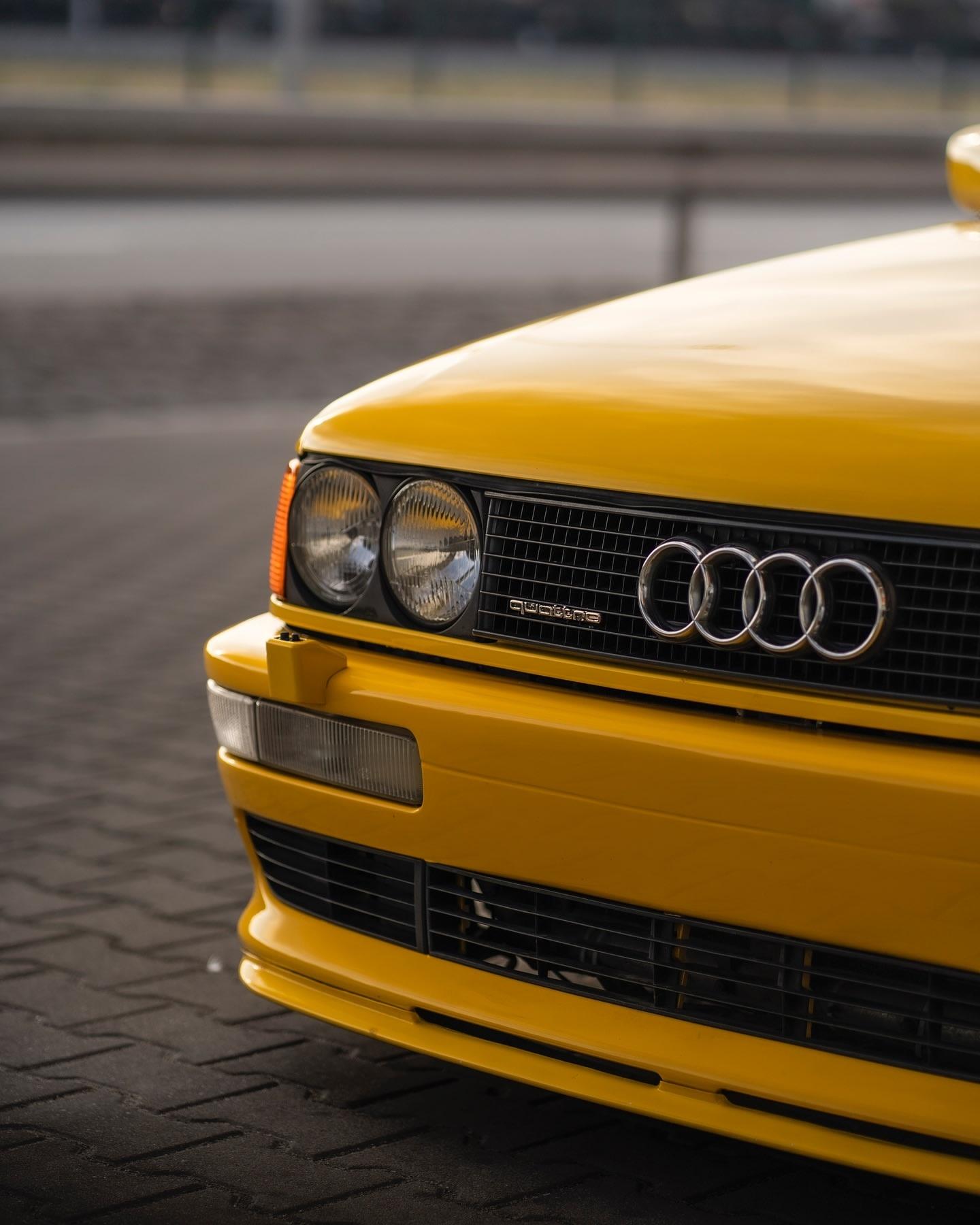 Audi S2 Avant搭载2.2升直列五缸20气门涡轮增压汽油发动机，最大功