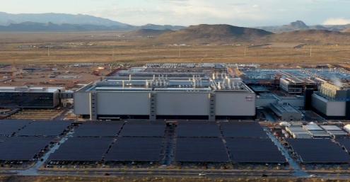 “尴尬了！”
特朗普万万想不到，自己绞尽脑汁从中国台湾地区“抢”来台积电，到最后