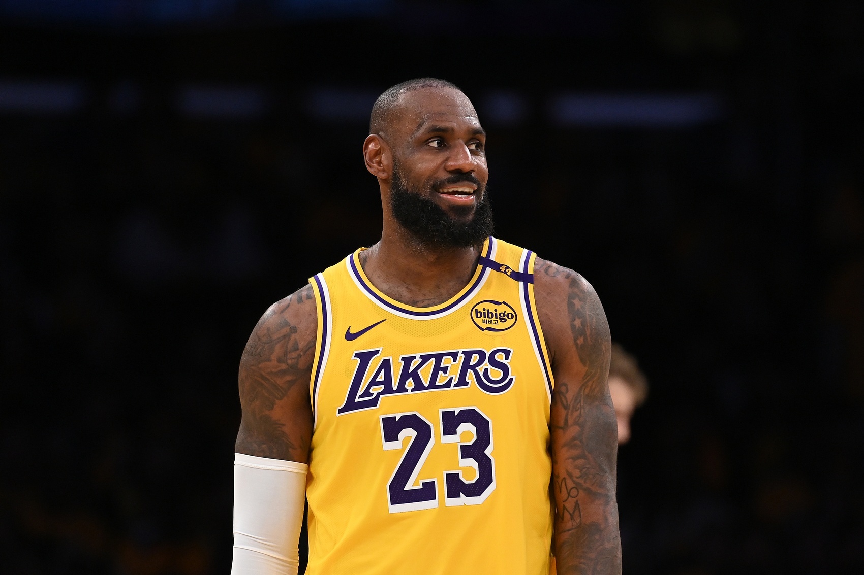 詹姆斯确定会在今天复出，23号的第23个赛季即将开启。 