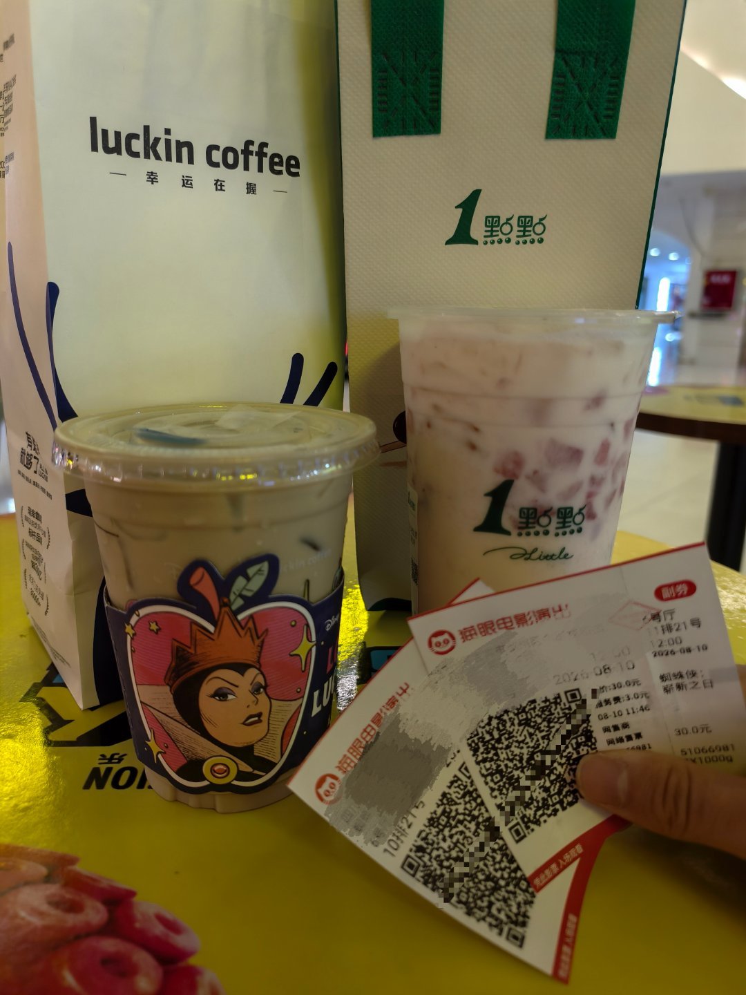 很我弟出去玩爱拍照记录的已经变成他了我就知道永远有人年轻
