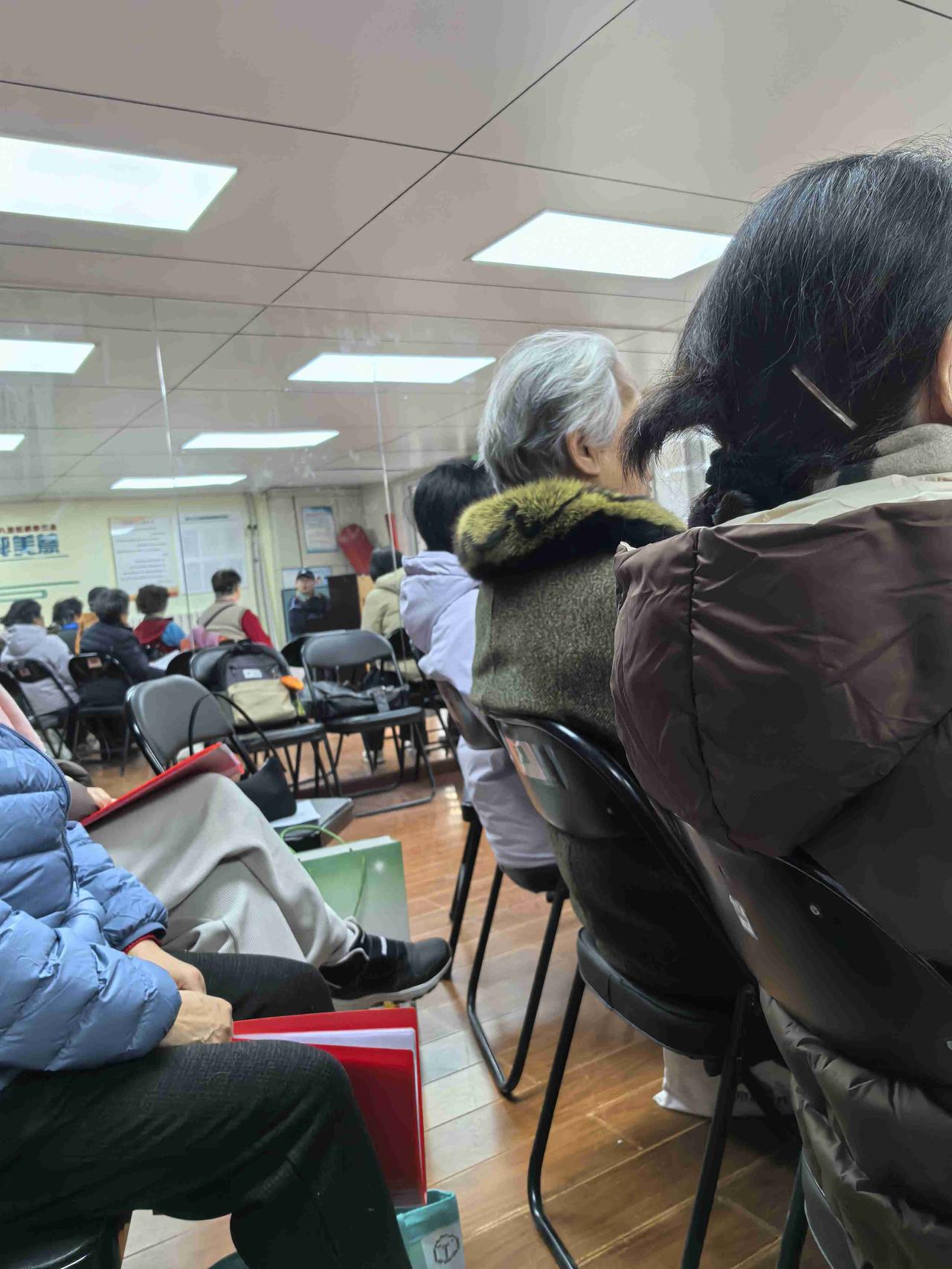 社区合唱队活动日
我的今日状态：😁轻松愉快
我这里的天气：☀️晴天