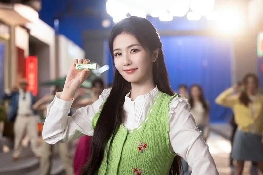 陆虎为白鹿新歌作词作曲白鹿新歌是藏头 十周年 EP 双重暴击！《透明爱人》由陆虎