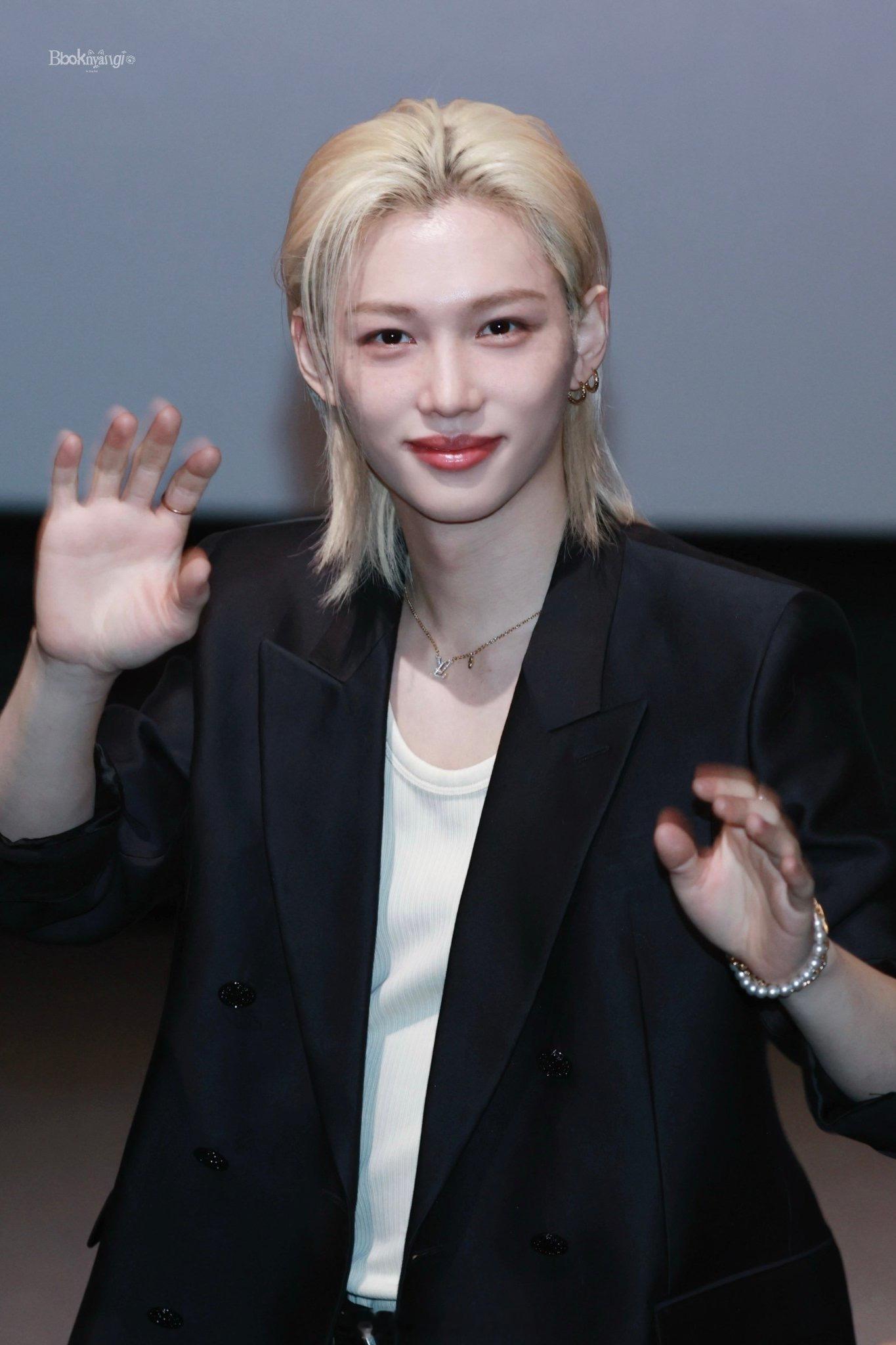 今日出席skz大电影CGV路演的李龙馥此菲就这样美而萌之，萌而帅之🥹🥹李龙馥