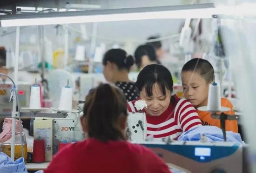 新型带娃潮流兴起，全职妈妈为何偏爱外出？四大现实原因揭晓

探讨了全职妈妈这一群