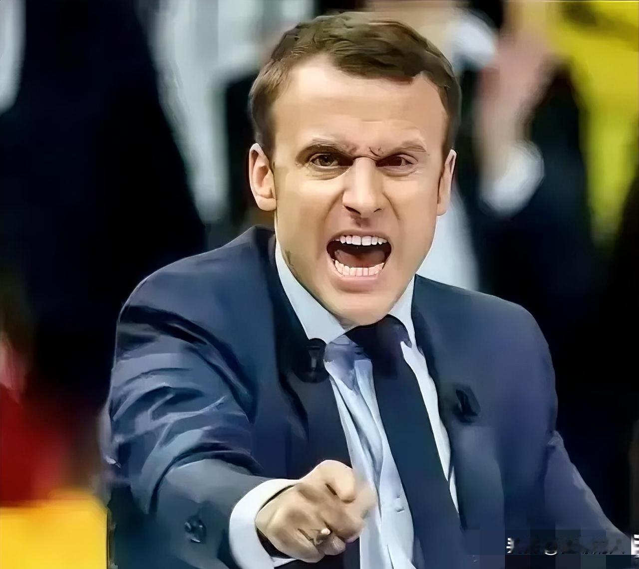 马克龙前脚刚走，就对我们发出警告！
 
12月7日，马克龙在接受法国《回声报》采