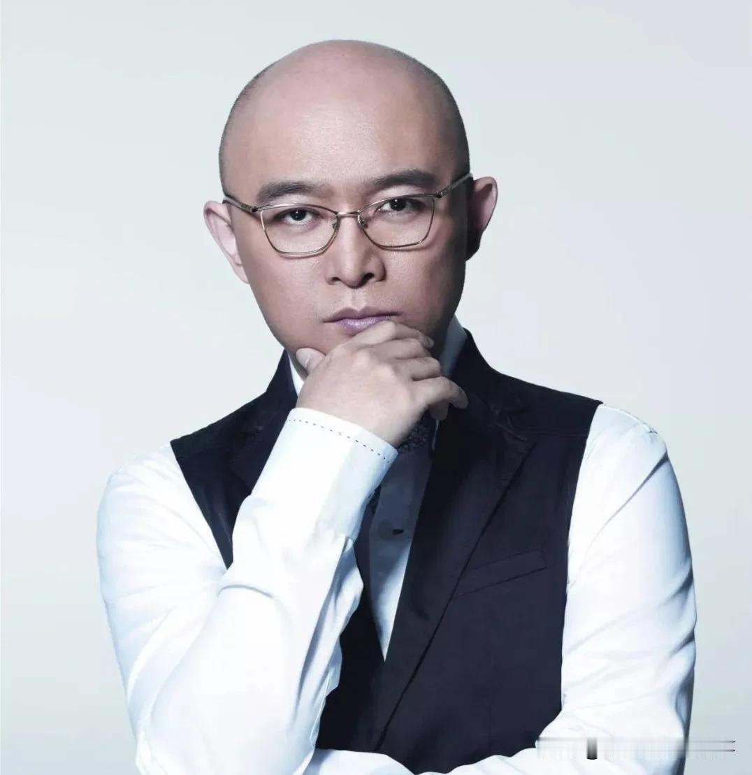 在访谈中，金星好奇地询问孟非：“六年《非诚勿扰》，美女环绕，你的心可有片刻动摇？