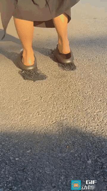 天气是真的热。