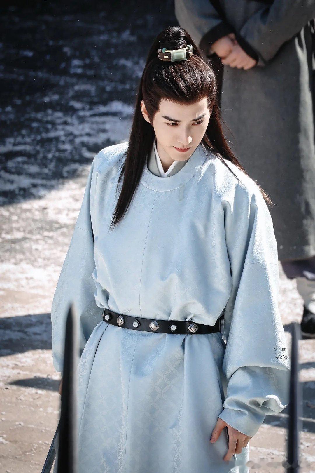 李一桐、陈星旭、王弘毅今天金枝路透，造型是宋制，不错都好看没有不好看的 