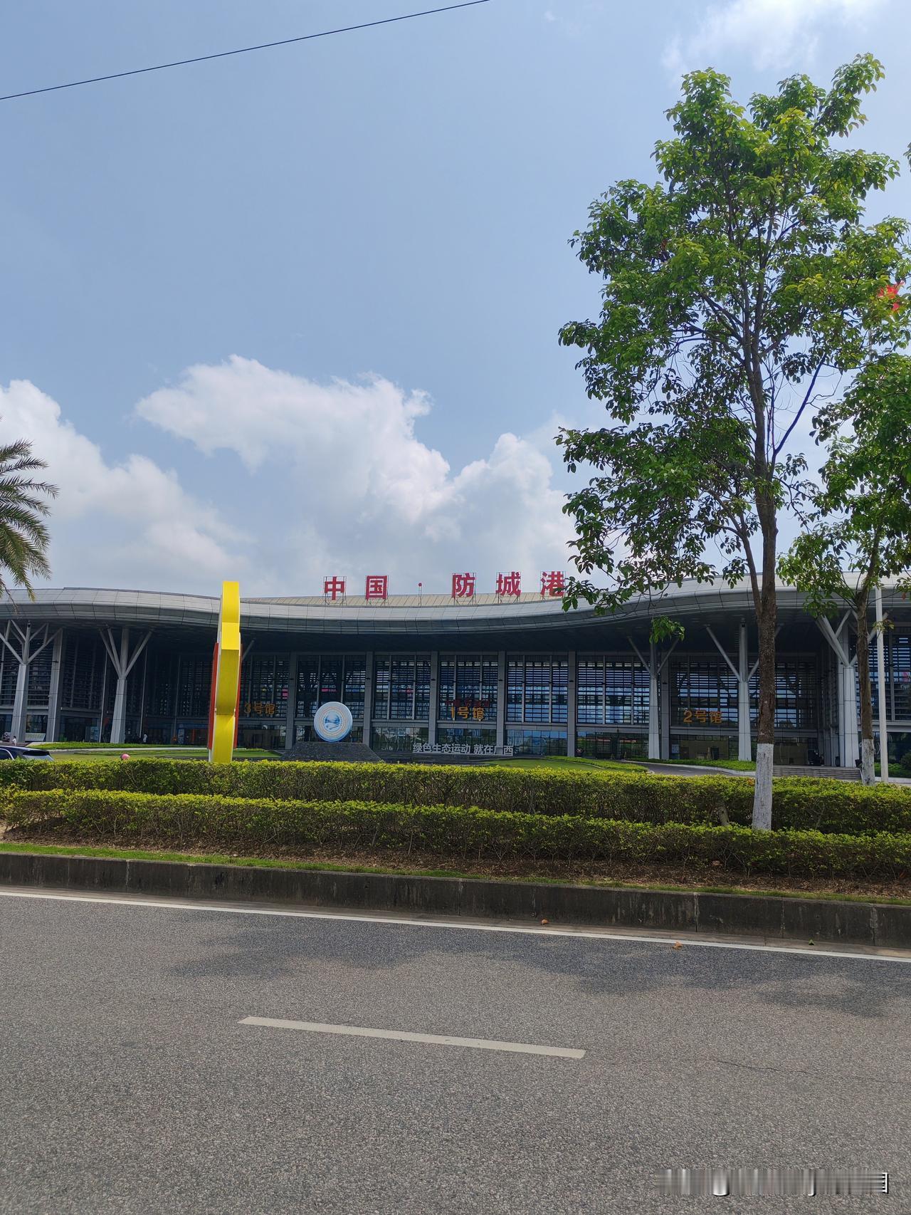 防城港园博园
   开着房车去流浪广西防城港第二站：园博园
   房车停在园博园