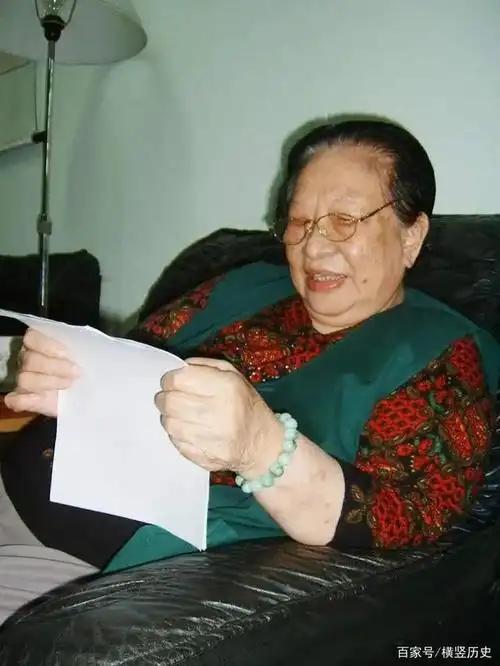王美兰回国后向毛主席讲起贺子珍在苏联的生活，还透露了一个与毛主席本人有关的秘密。