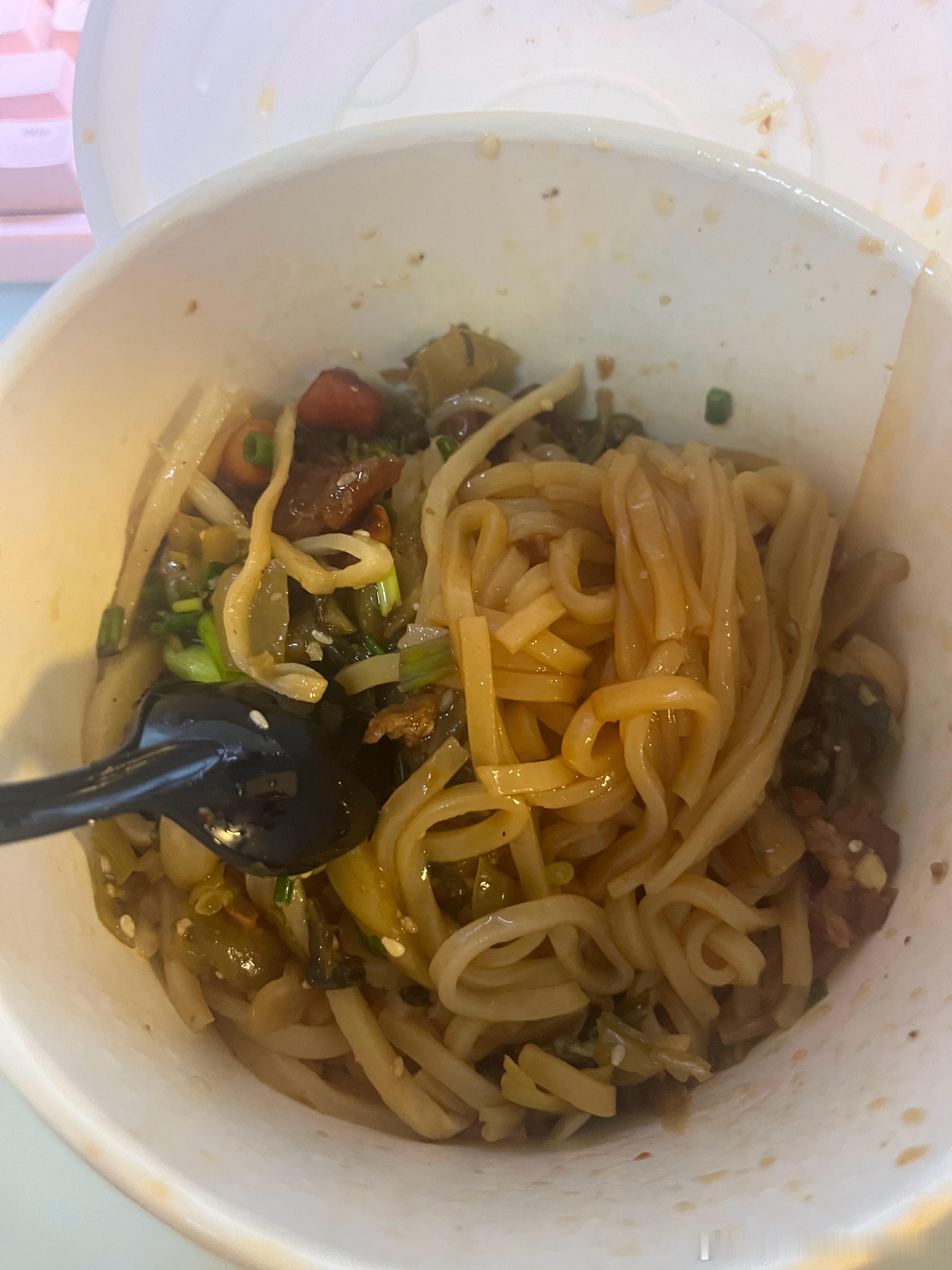 今早吃个河粉腌面，看看英格兰克罗地亚的回放，克罗地亚第二个球太写意了！ 