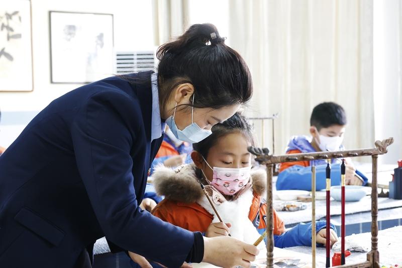 寒假托管，今年爆冷！很多大学校都没有几个学生报名参加托管了，这是怎么回事？
可能