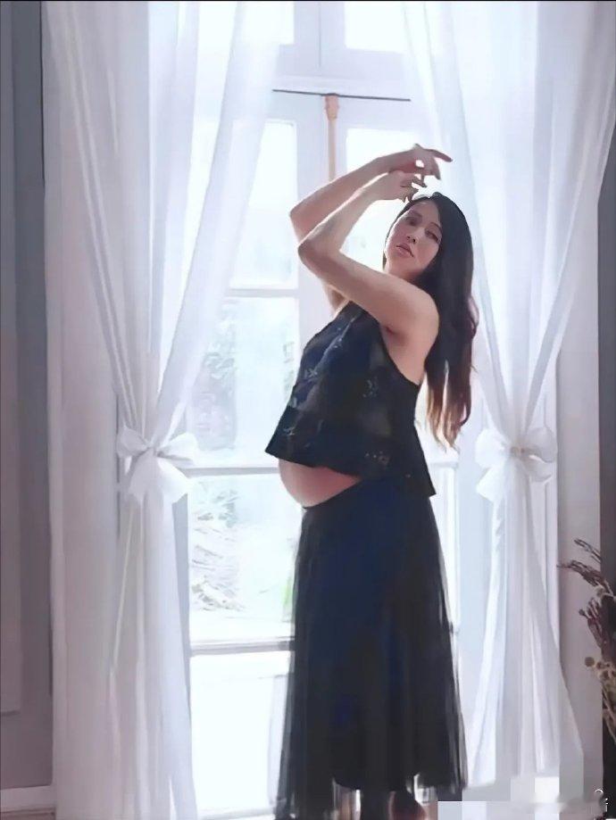 当年伊能静真勇敢，拍这样的照片是为了告诉大家，怀孕并不是一件丑事 ​ ​​​