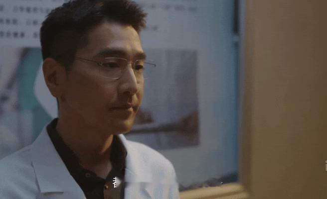 痴呆妈妈患重病还治吗🤍母亲早已记不清人事，身体还要承受病痛，胡纬平的纠结不舍，