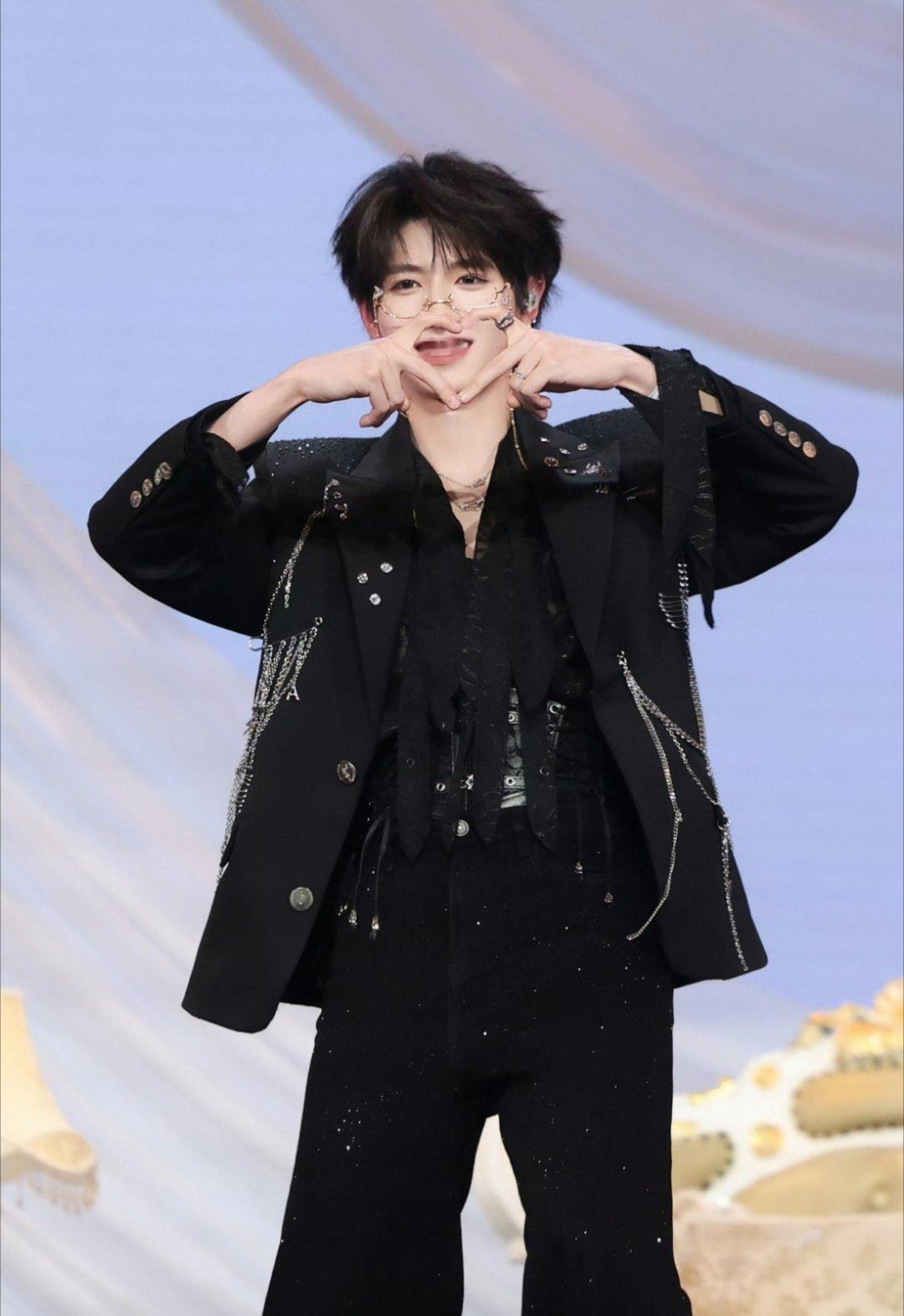 朱志鑫你来啦 被爱的样子特别美 我们要多多见面～ 