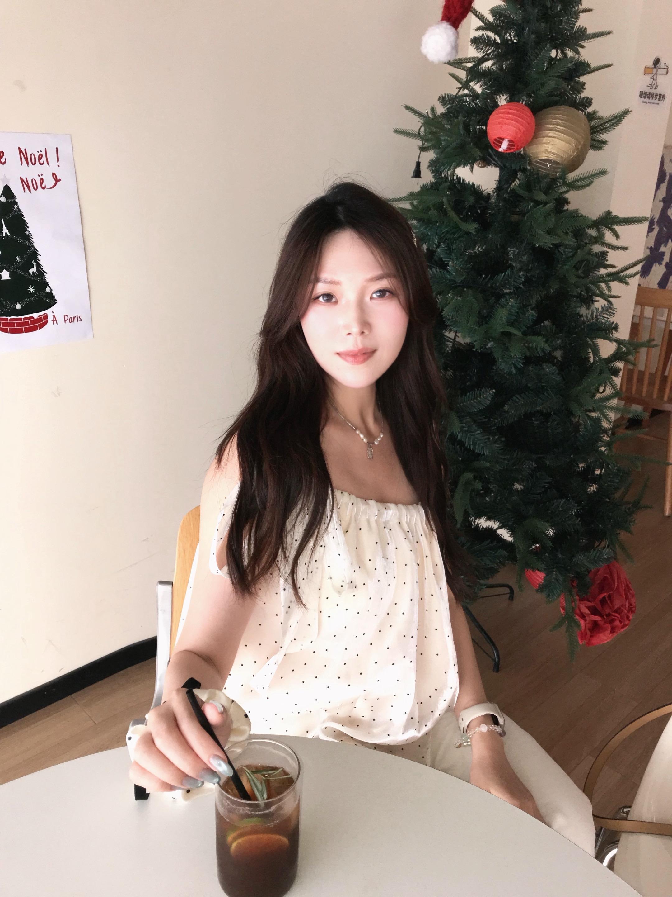 甜妹一秒切换高冷女。