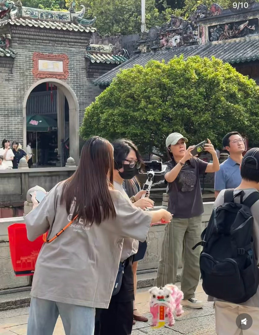 佛山偶遇那英 谁在佛山祖庙碰到那英了！亲眼见到本人，身材比例刚刚好，体态舒展，整