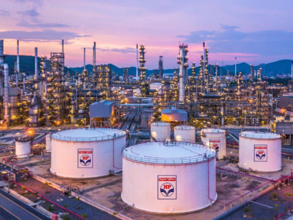 【印度暂停俄油买入，孙玉良：面对美国制裁和关税压力的被动调整】印度斯坦石油公司突