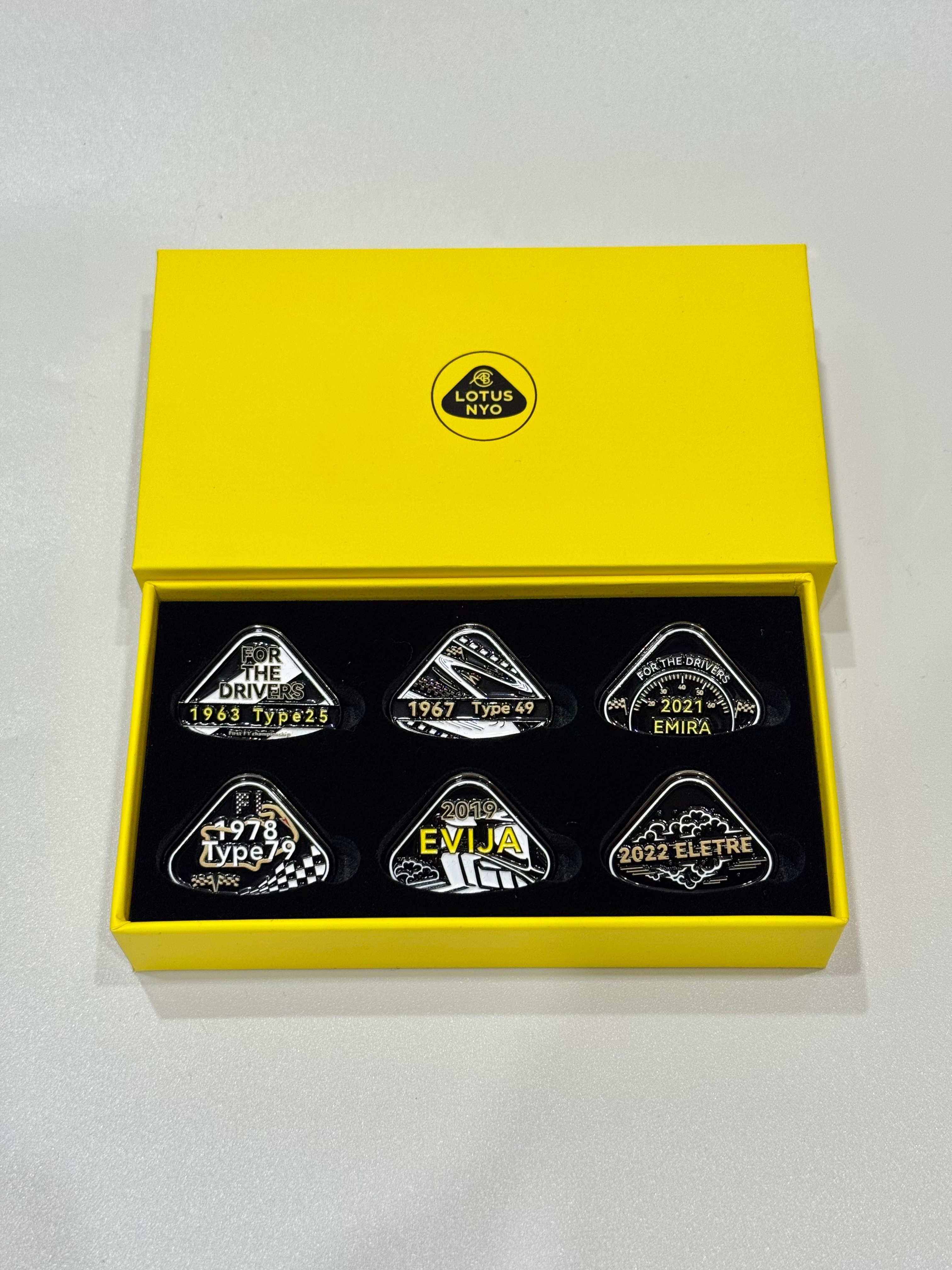 30天模型连送挑战 第219期今天【抽奖】送出的是：路特斯 赛道元素全套徽章评论