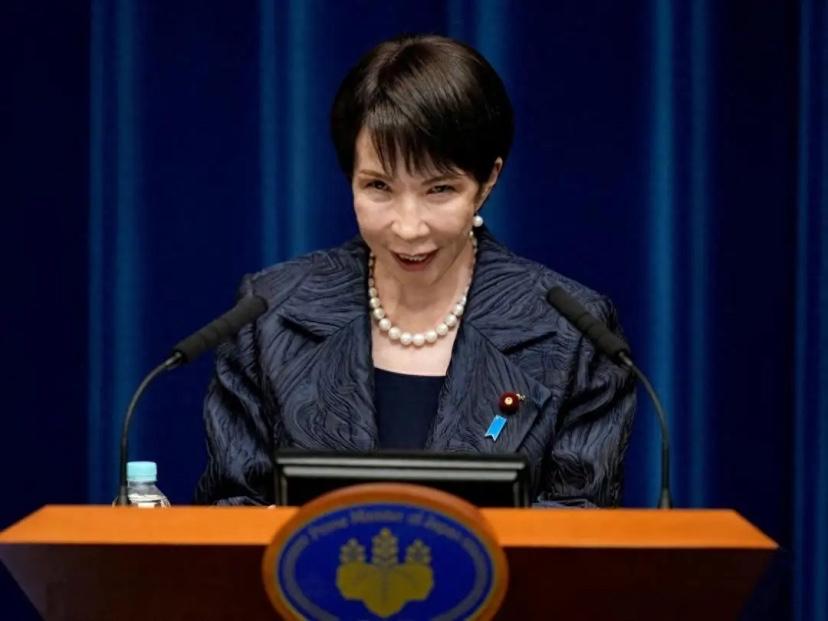 日本向中国亮三颗獠牙，高市早苗的野心藏不住了，日本正从“自卫”转向“攻击”
今天