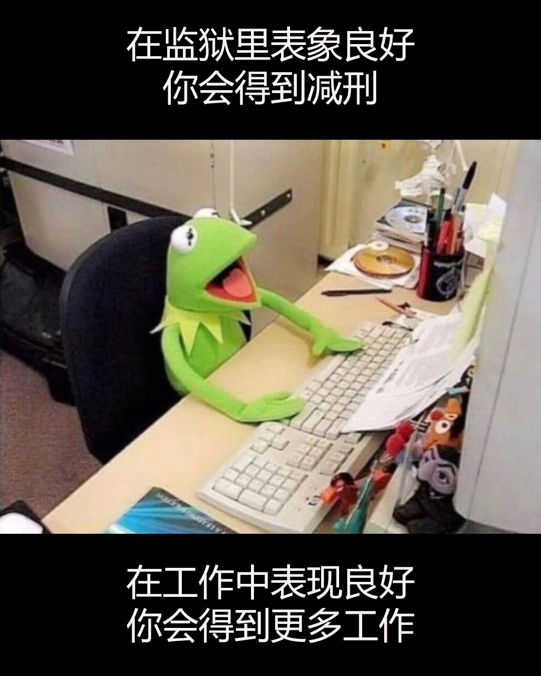 囚犯1：你怎么进来的，我是杀人囚犯2：抢劫，你呢？冉阿让：面...面包犯罪 
