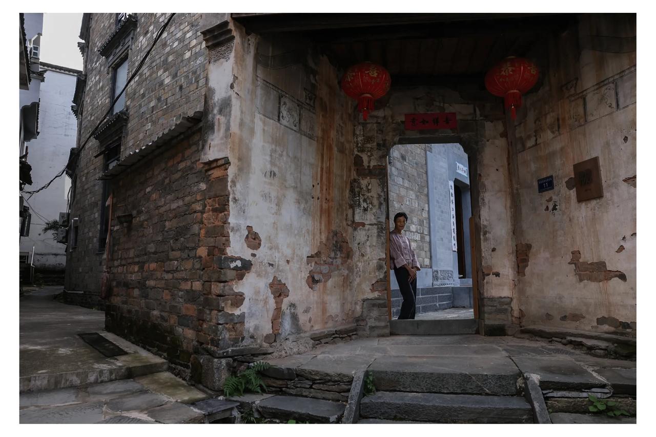 给大家介绍个好民宿——福姐姐和她的弗居。来景德镇瑶里古镇，强烈推荐的落脚地。俯瞰