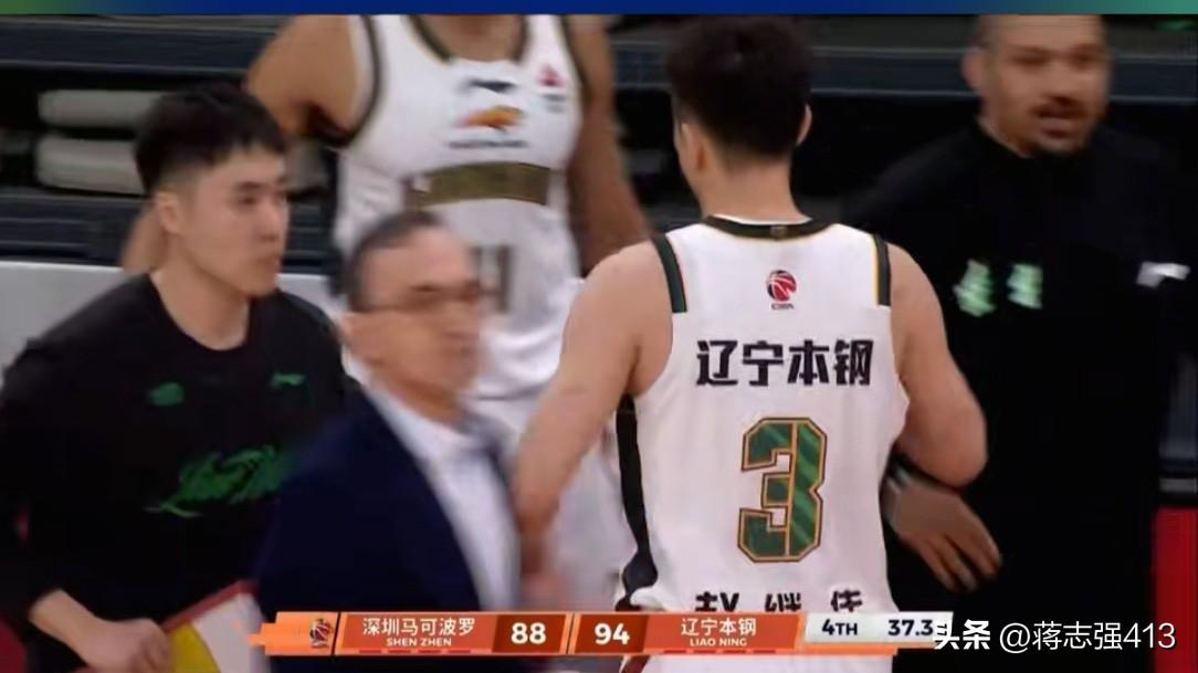 莫兰德打球还是太情绪化了，不过今年也是叫球迷眼前一亮，拿下21分13篮板，莫兰德