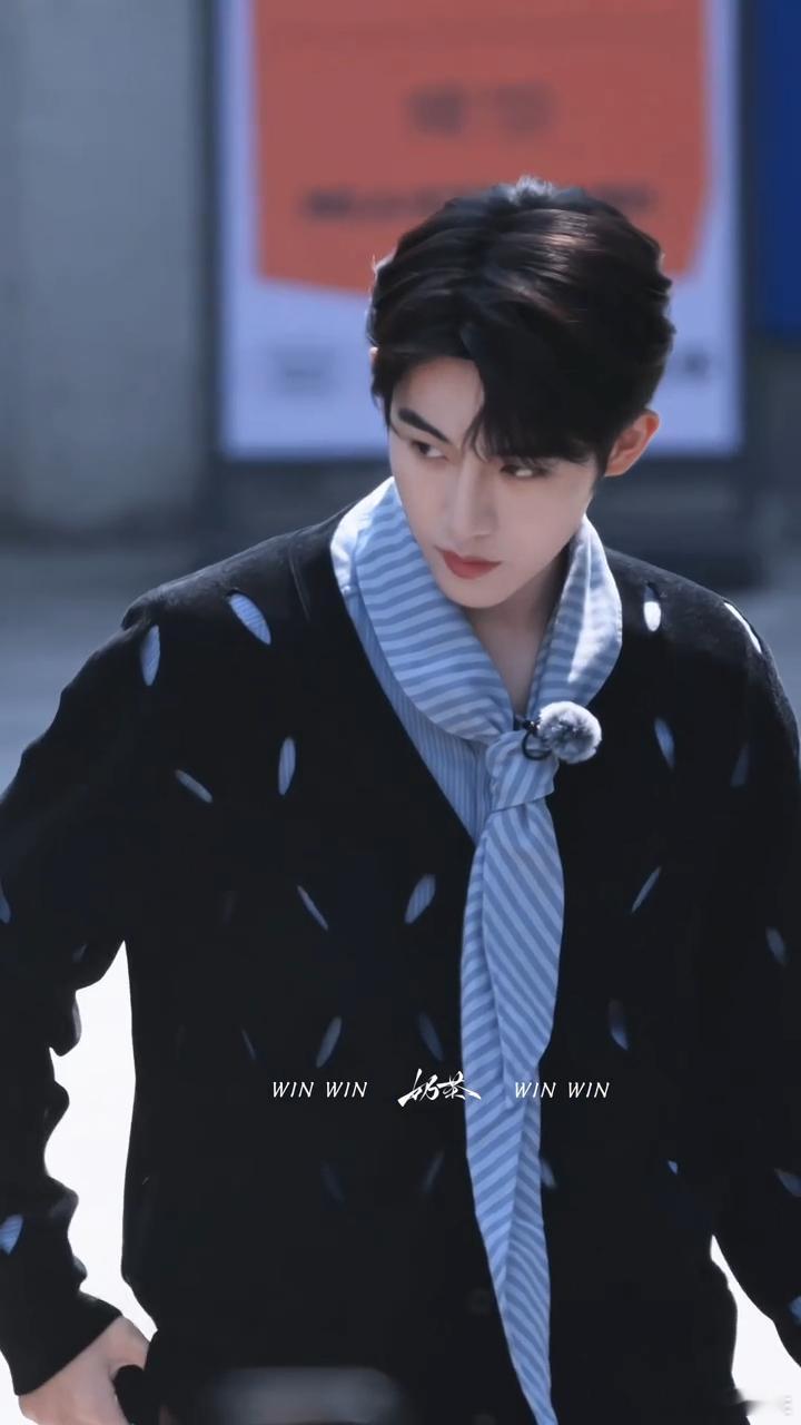 董思成团播 真心感慨董思成的可塑性有多强，不断尝试新领域，解锁新身份。在风华合伙