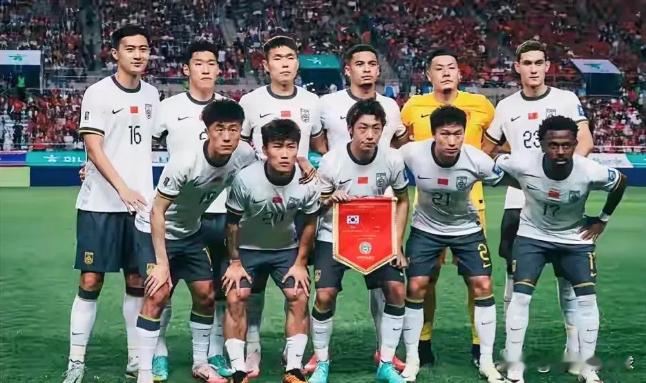 大胆预测！国足VS日本队，以下三人大概率是首发：
1. 武磊

2. 费南多
