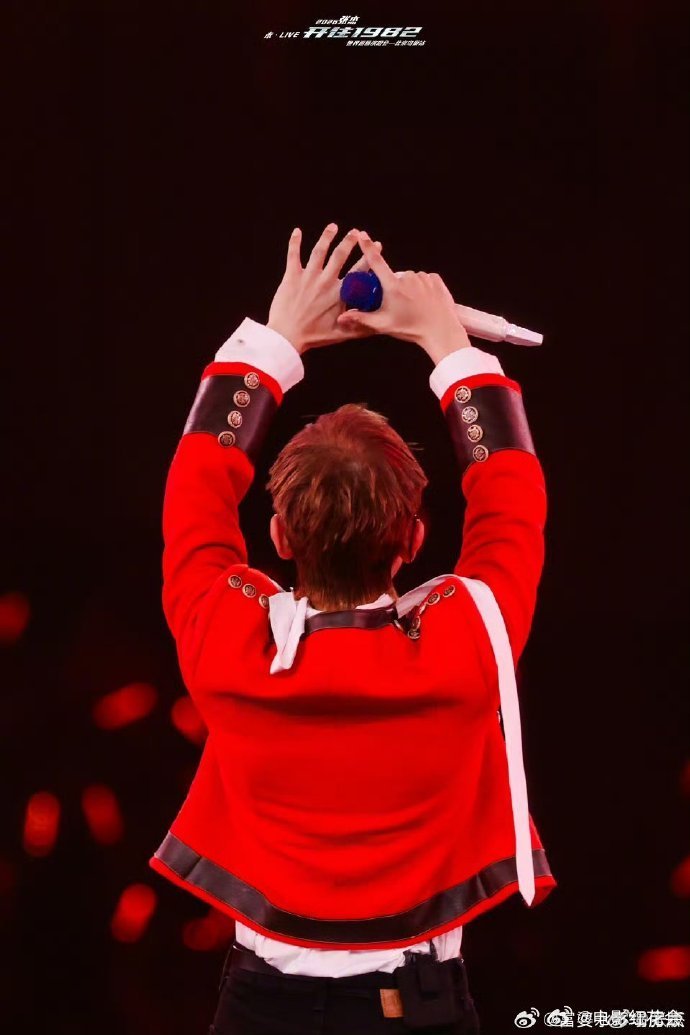 网友偶遇歌手导演在张杰演唱会 一场演唱会引来音综导演亲临，这就是顶级舞台的吸引力